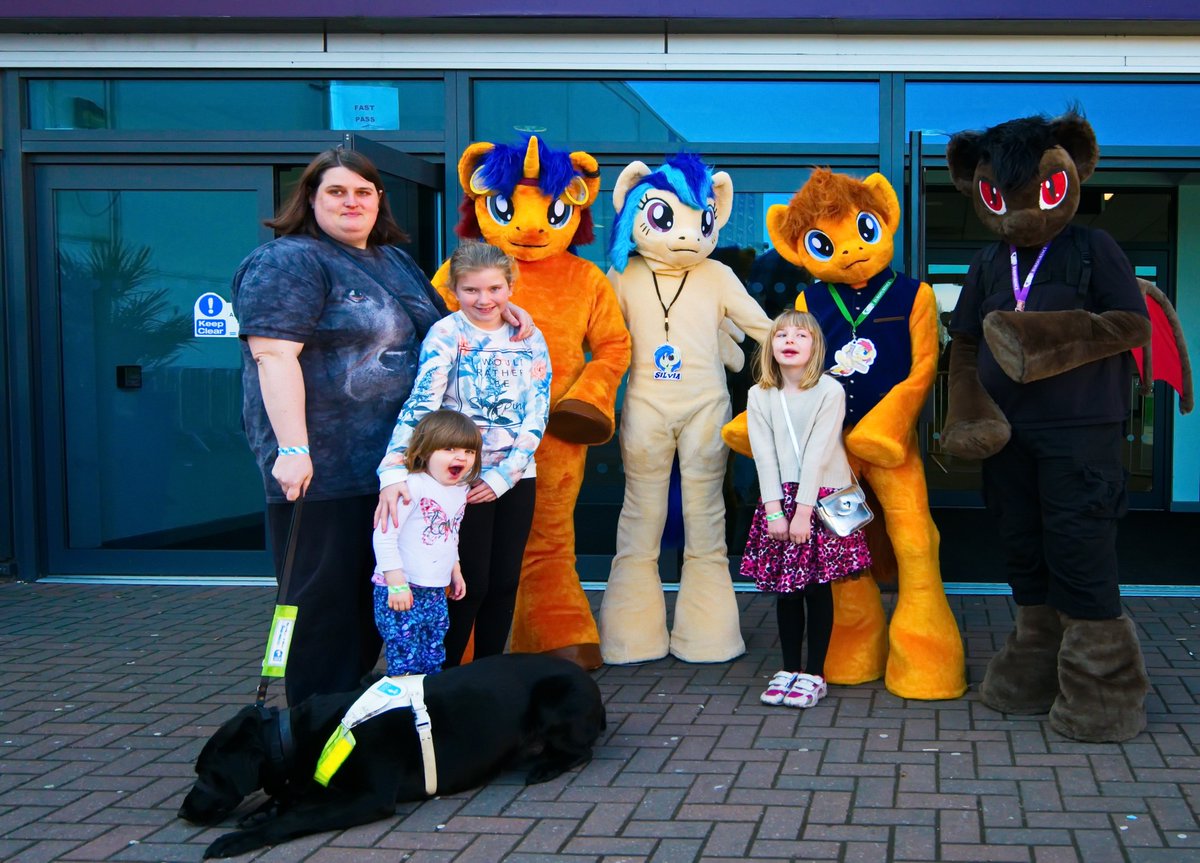 zShadowWalker's tweet photo. @Buckcon A few of the Pictures from #Buck2016 Event enjoyed by the whole family even if some of them were working https://t.co/yNrwKgsKAT