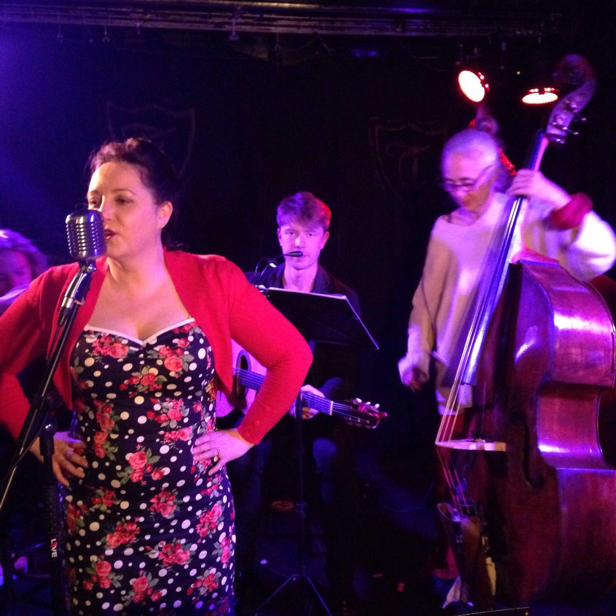 sparrowsofparis's tweet photo. #sparrowsofparis @TroubadourLDN tonight #french #chanson in #London #carolynsaintpé #frenchinlondon #gypsyjazz https://t.co/Zea3MLhCbU