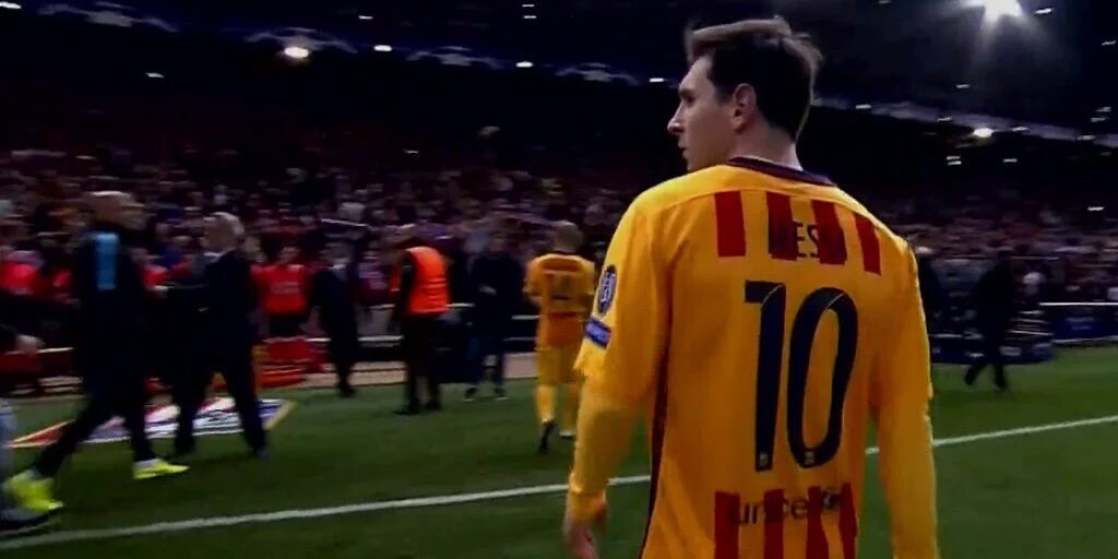 messiologist's tweet photo. Legends get up after defeat. Legends never look back. Legends come back better then ever. Your crowd awaits legend 👑 https://t.co/HThOMnlIHI