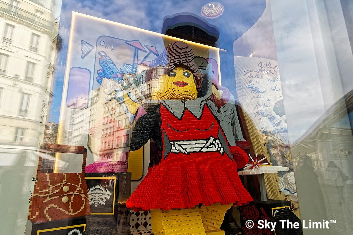 skythelimitrec's tweet photo. Lego shop paris #legostoreparis @LEGO_Group @dhc2_lego @Lego_News1 @LEGOIdeas @LEGODimensions #lego https://t.co/qkz13A5v7t