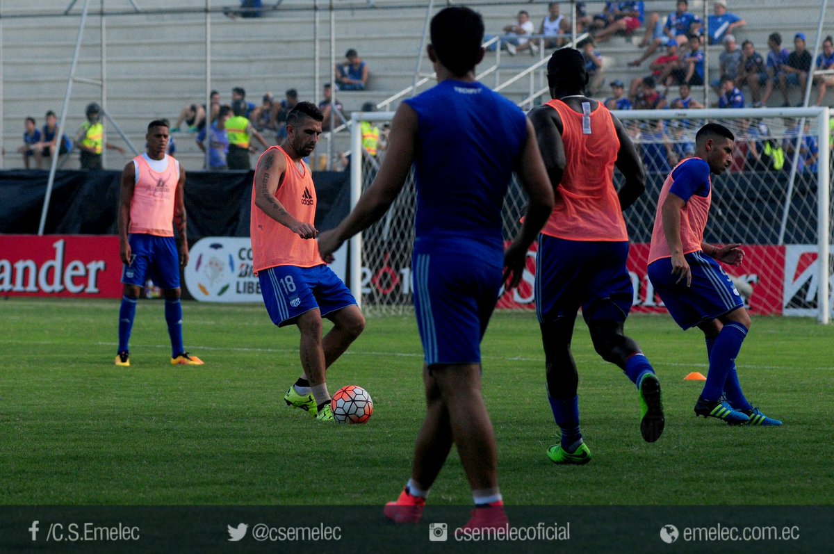 lluvyricapwell's tweet photo. RT CSEmelec: #FOTOS Trabajos de calentamiento del CSEmelec, minutos antes del partido vs. PumasMX por #CopaLiberta… https://t.co/HviDNvCTyN