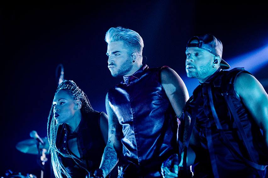 FoxVegas's tweet photo. @adamlambert #FierceRealness 
PRO PHOTOS FROM HEINEKEN MUSIC HALL, AMSTERDAM! https://t.co/qL734pGoMF https://t.co/9W9ySmZ0TJ