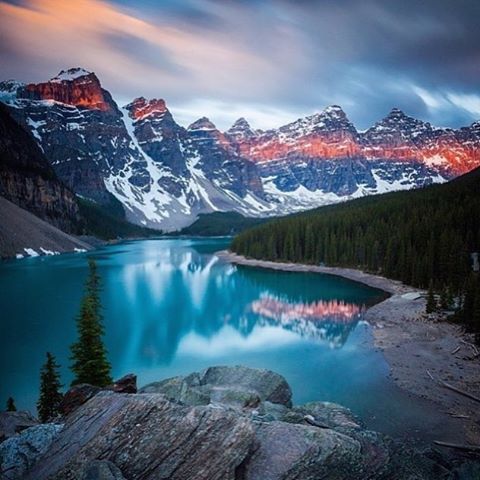 twopeakscanada's tweet image. Beautiful view at Moraine Lake in Canada ✨