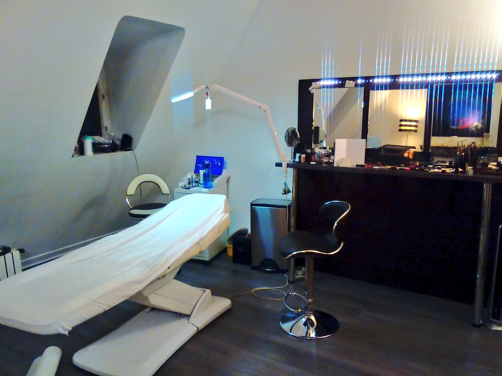 LMCNenLive's tweet photo. Belles découvertes chez #OlivierGay : @CodageParis @SumitaCosmetics #ModelageSourcils #Shiatsu @StudiOlivierGay https://t.co/iiw3Or9h0H