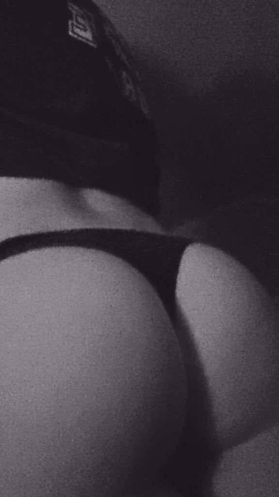 HotBabesOnly_'s tweet photo. More white ass sent in by a follower 🍑 Give it some likes! https://t.co/GwhcsIQPyw