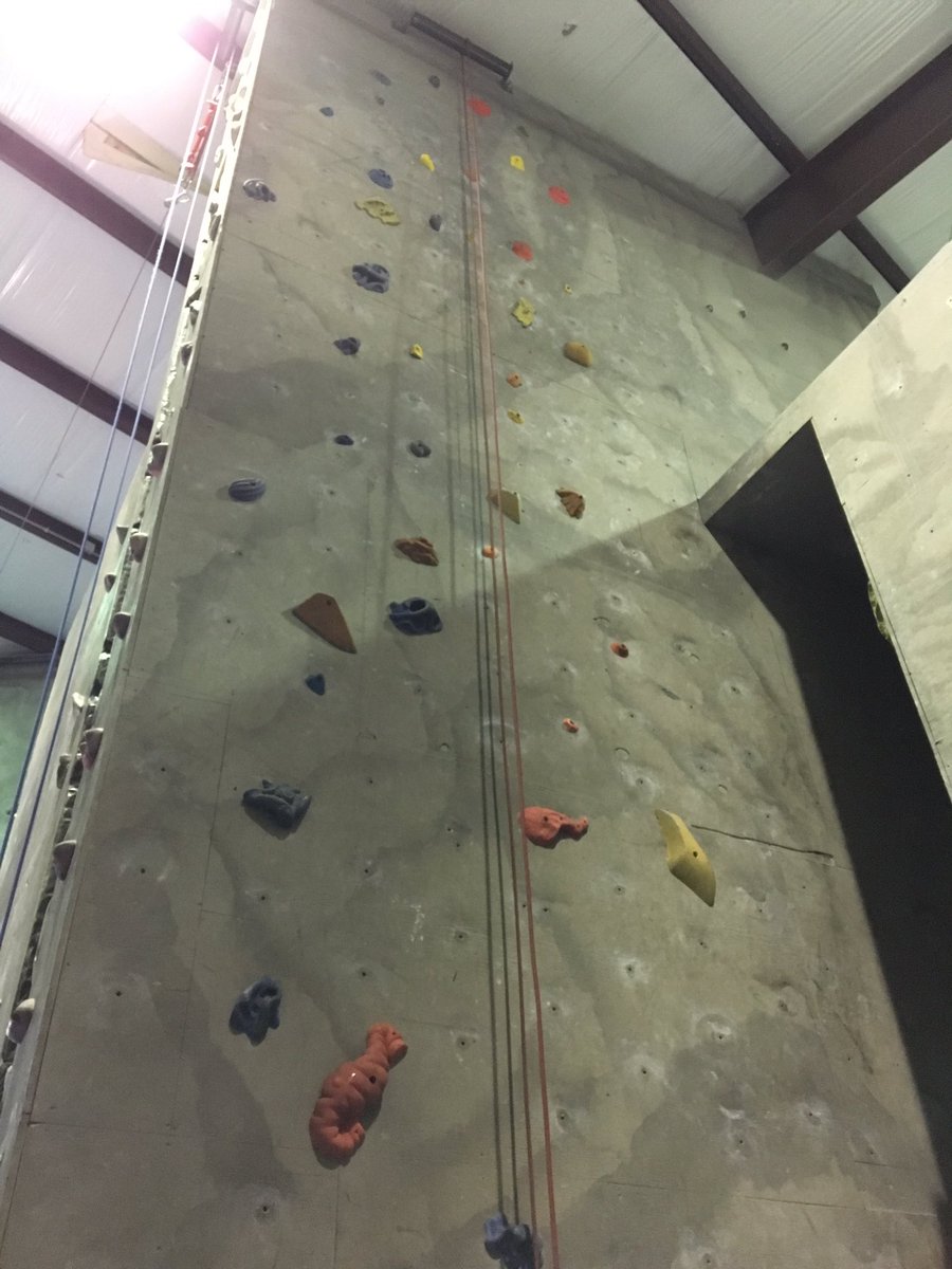 verticalexcape's tweet photo. VX-E's first monochromatic wall. Over the next few months we will start transitioning to setting without tape. https://t.co/fbKP4lFttm