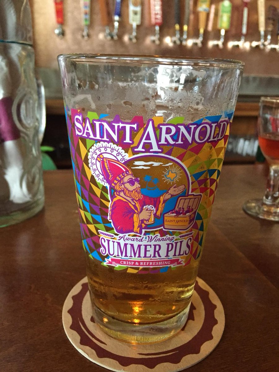 franktex's tweet photo. @SaintArnold Summer Pils is happening @TheDigPub! #aintthatpretty https://t.co/Zn07NnC8iG