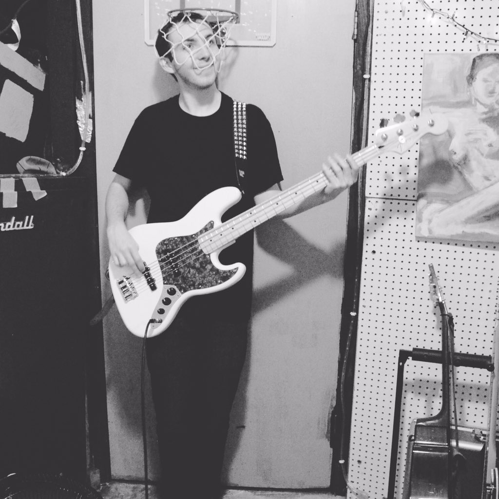 fazewavemusic's tweet photo. NEW SONG OUT TONIGHT 8:30PM EST

MAKEOUT https://t.co/zVKoMIxOsE