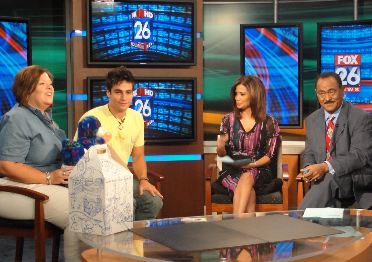 JCGonzalezMusic's tweet photo. Recordando la oportunidad con @Fox26Houston en el 2007 cuando yo fuí entrevistado sobre #MakingMenudo y @buildabear https://t.co/iEqri1ROWU