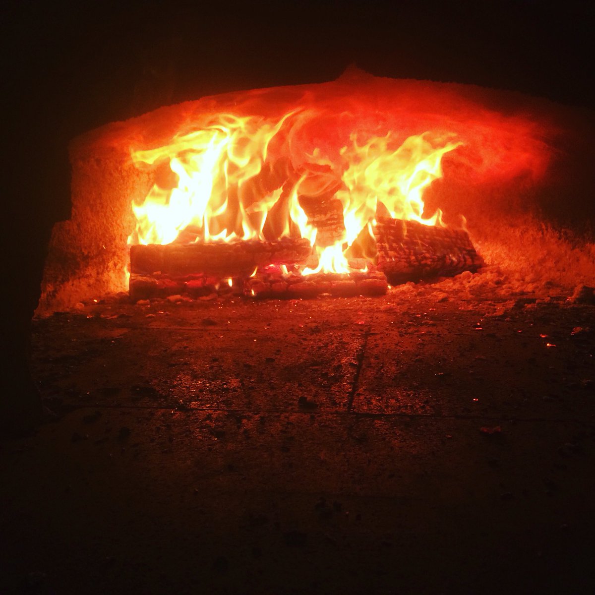 PizzaCoCanmore's tweet photo. The Al Forno oven is all fired up for tonight's dinner service!
Have we stamped your @CanmoreUncorked passport yet? https://t.co/sqUmfRkgOe