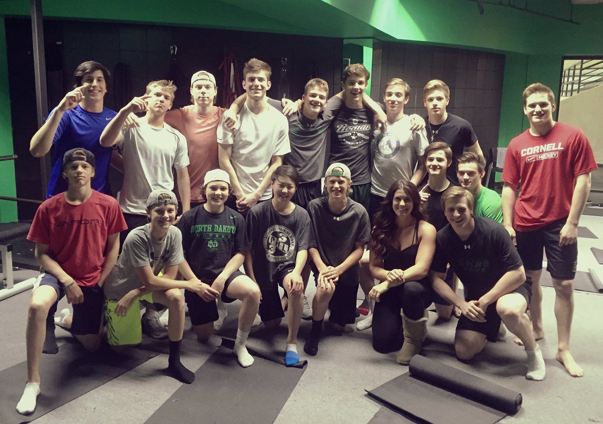 j__elkins's tweet photo. What a group... #yogapros https://t.co/DEjub4bA7k
