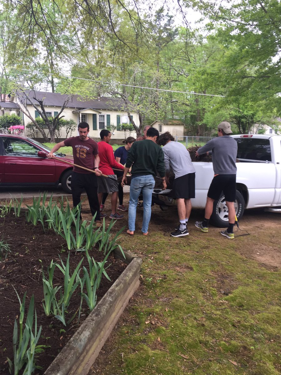 Harding_TFXC's tweet photo. Track Team serving the Searcy Children's home for #B4C16 https://t.co/cckCALkpkF