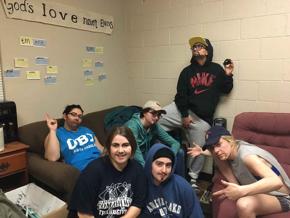 zoe_deloris's tweet photo. when girls will do anything for free room checks #onlyatLiberty https://t.co/LXQJ8xrix8