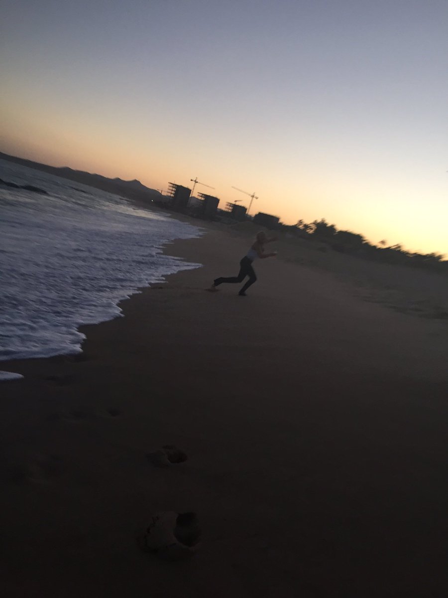 AndieSwanson's tweet photo. when you're drunk af &amp; realize you fucked up https://t.co/LuN1W5QY76