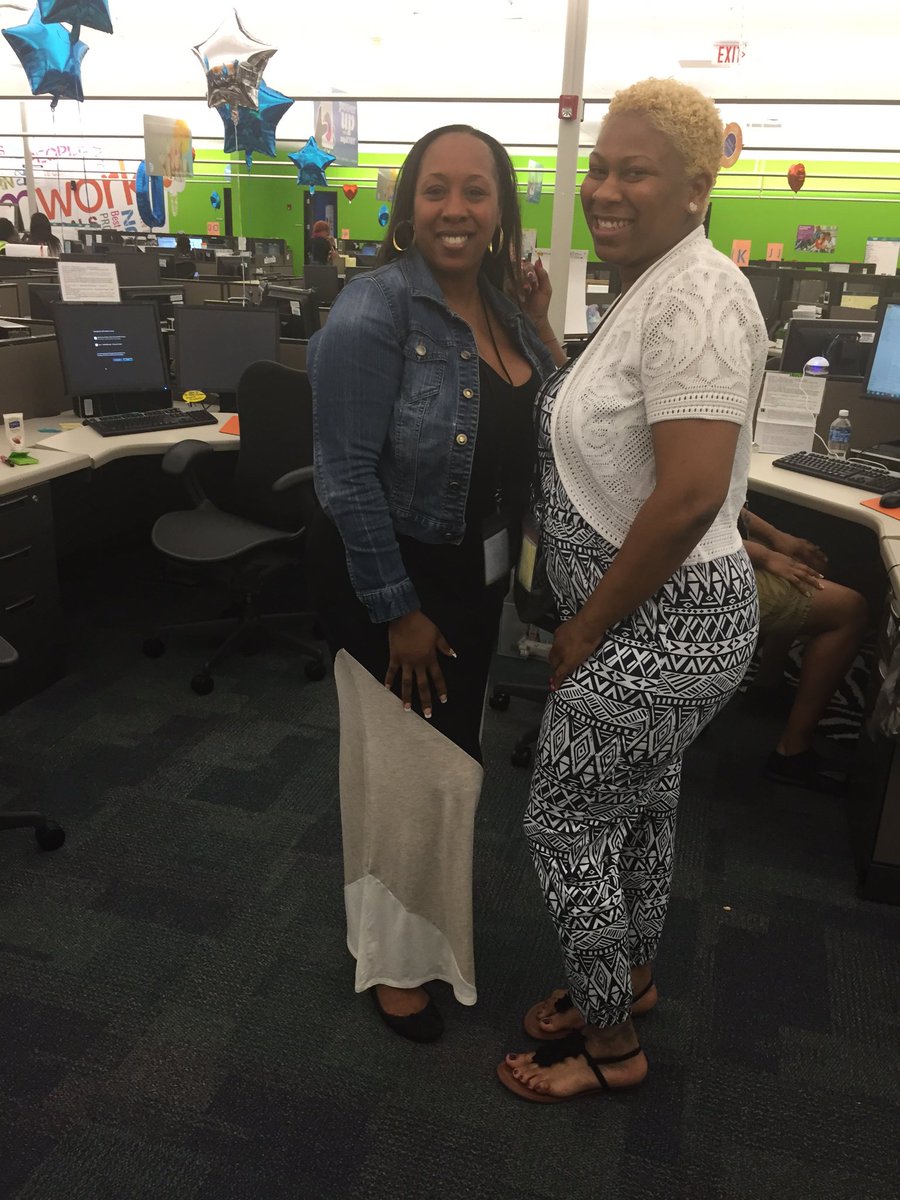 TeamEudy's tweet photo. Larissa &amp; Demeshia my 2 Kudos Queens!! #CustomerAppreciation #OwnItWinIt #LifeAtATT https://t.co/Jzz11pyTen