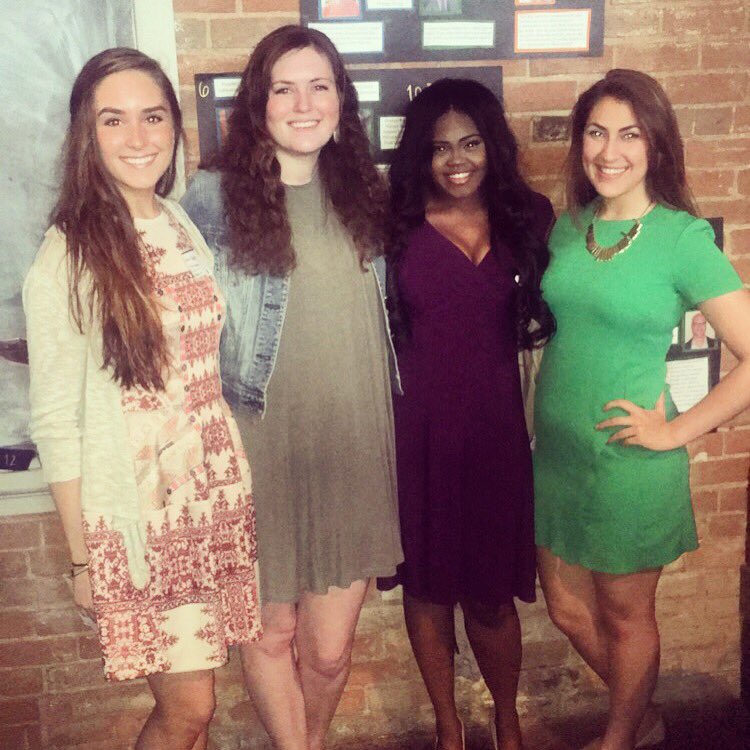 Abbsford's tweet photo. So glad I got to go to #CommCeleb tonight 😁😍 https://t.co/Foz4iEQjrh