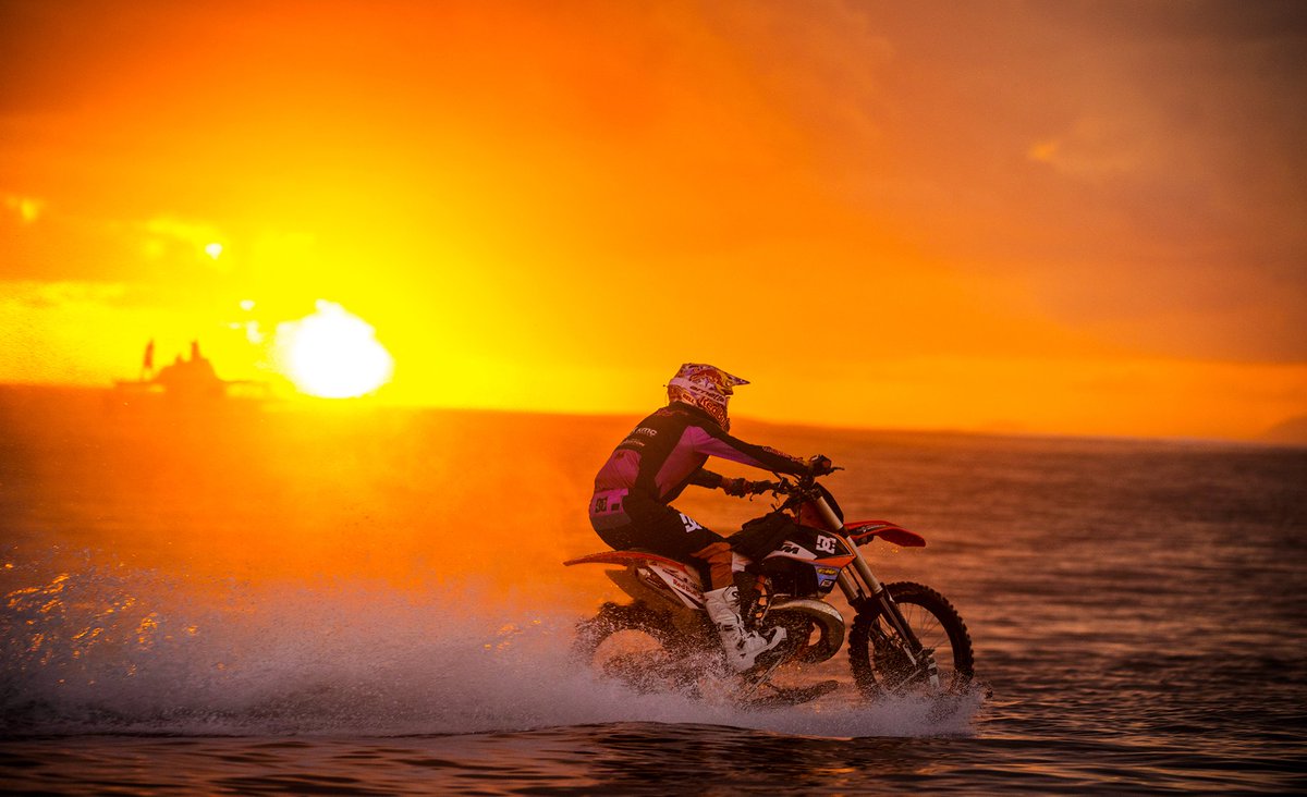 dcshoes's tweet photo. Have you voted for @RobbieMaddison's #DCPipeDream? The video is up for a @theWebbyAwards -> https://t.co/XQUE5VkRWx https://t.co/UFjkKFM9K9