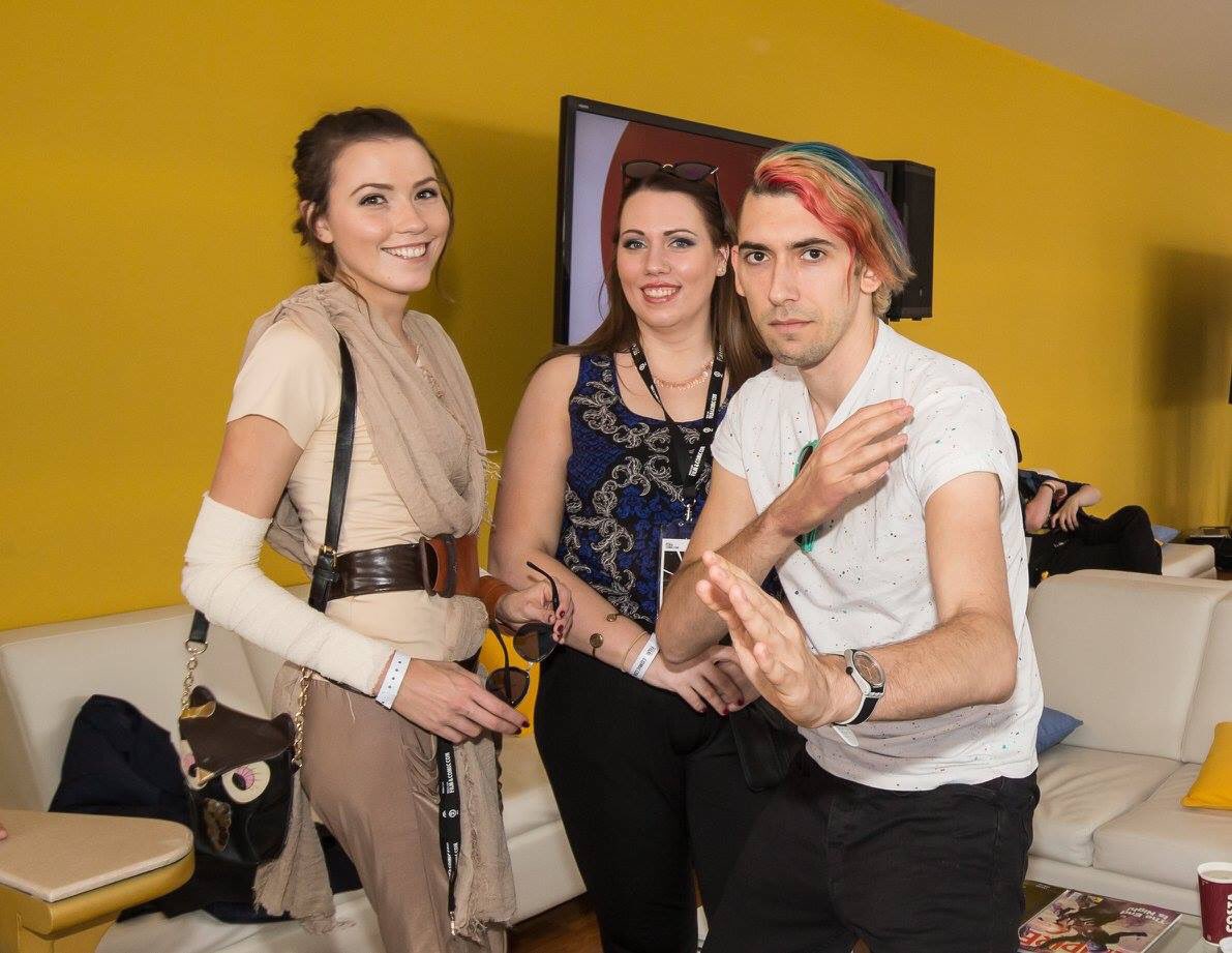 zhiana's tweet photo. .@Uptomyknees practising his karate chop while facing his arch nemesis, Ma-Rey Sue.. 😅#VIPLoungeAE #mefcc https://t.co/VDKKuUYpn6