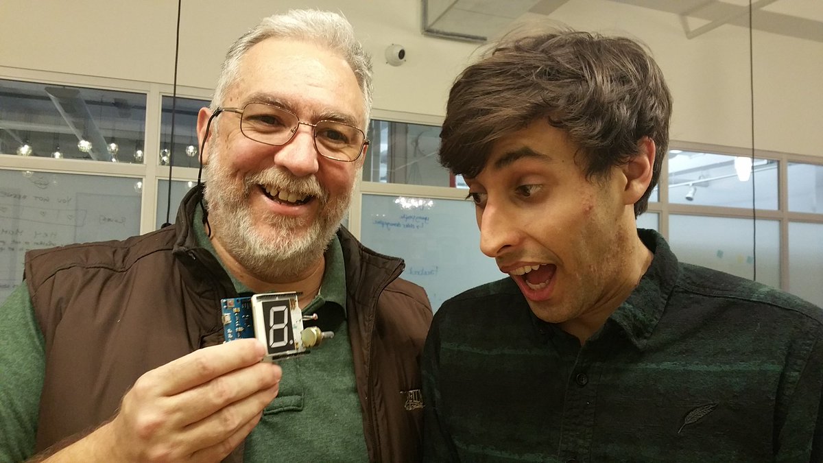 hardwarehacklab's tweet image. Astonishing! @greg_dutcher and @ramalhoorg at #hardwarehacklab #ThoughtWorksNYC