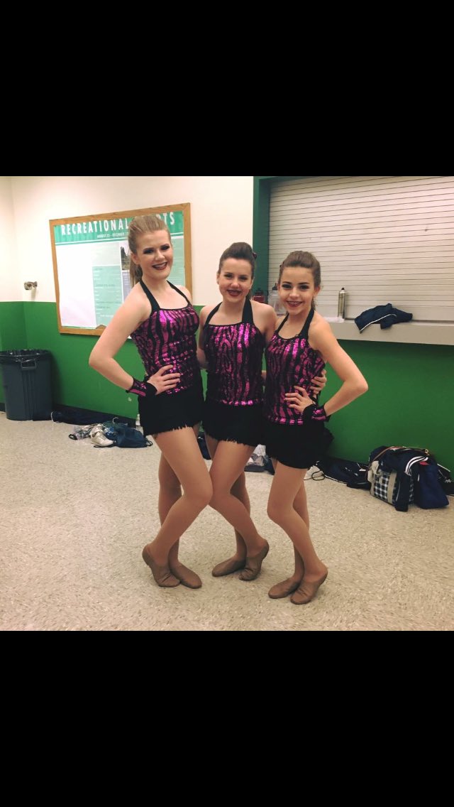 meganfrieze's tweet photo. IF YOU HAVENT BOUGHT TICKETS FOR SPRING SHKW YOU ARE MISSIN OUT COMS BUY ONE FROM ME OR ANY DRILL TEAMER FOR $5!!! https://t.co/yVOmpcio6e