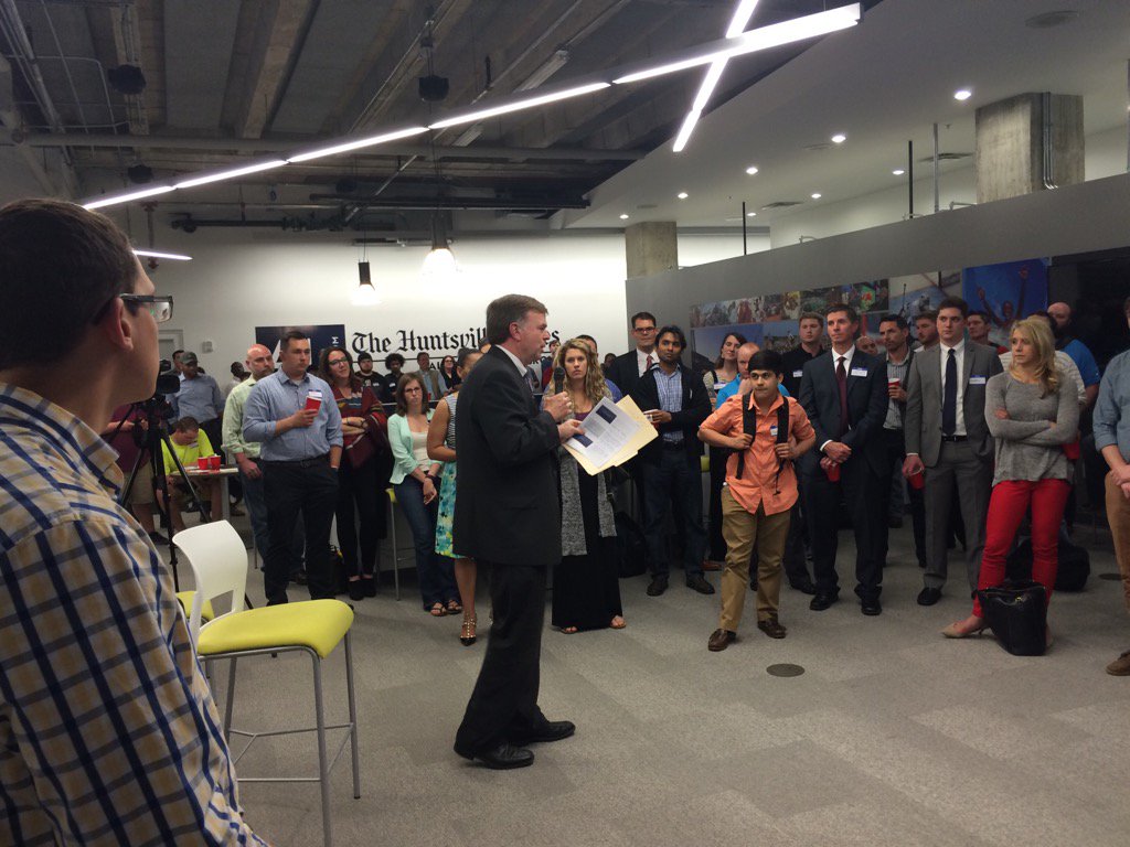 Shelly_Haskins's tweet image. Mayor @TommyBattle speaks to entrepreneurs at @openHSV year anniversary of Co-Working Night @ALcomHuntsville