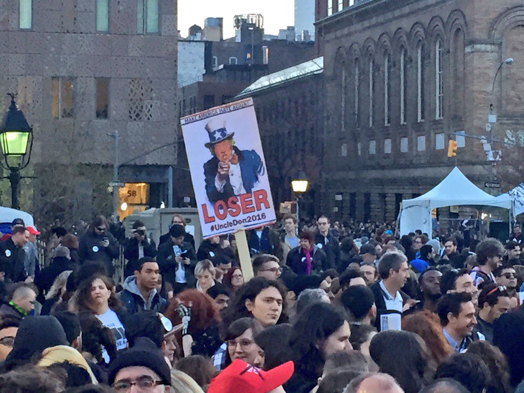 DannyEFreeman's tweet photo. More scenes from @BernieSanders' Washington Square Park rally. https://t.co/j3DmmDz1ko