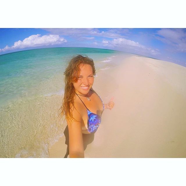 SeaLifeProject's tweet image. Walking in the middle of the ocean 🌍 #paradise #todivefor #sandbank #greatbarrierreef #cai… bit.ly/22vpBOD