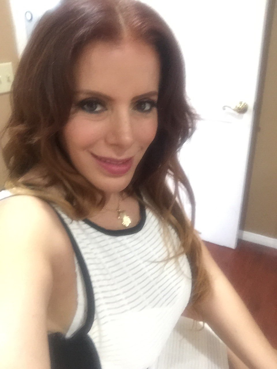 TW Pornstars - Nicky Ferrari Official. Twitter. besos mis amores Los