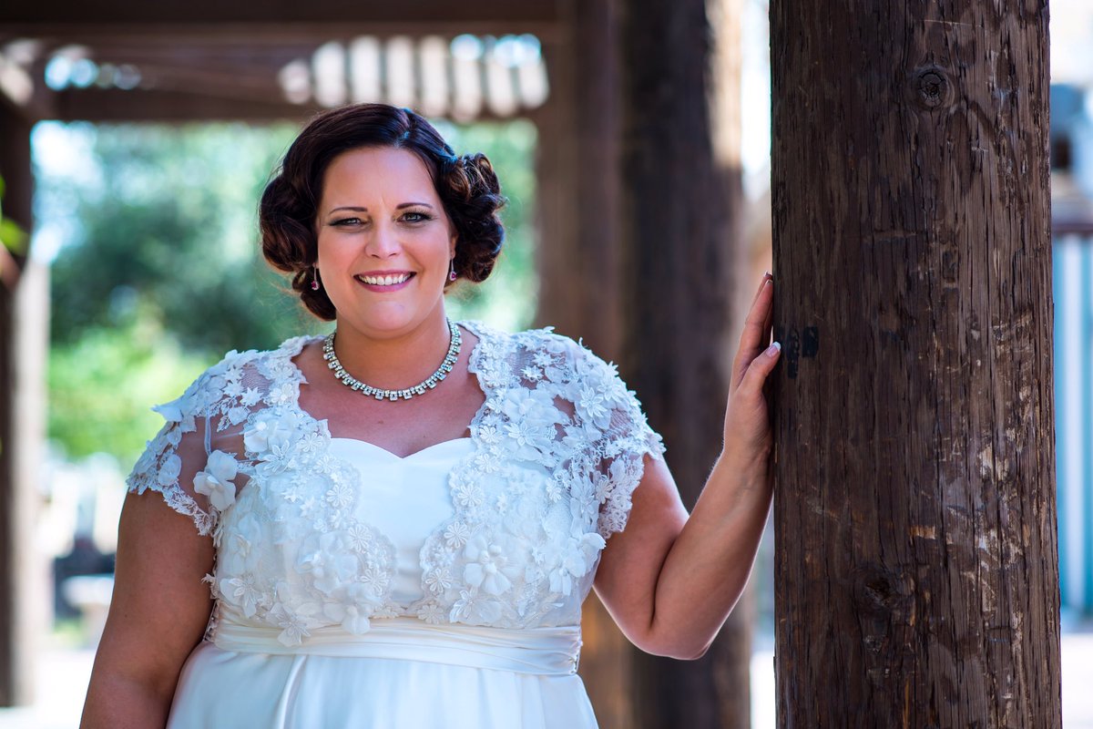AlisFashionLana's tweet photo. #WeddingWednesday #vintagebride in #bespoke #weddingdress with #capsleeves made of #3Dlace π https://t.co/oVHTbDuZz5 https://t.co/WIY0LUUscV