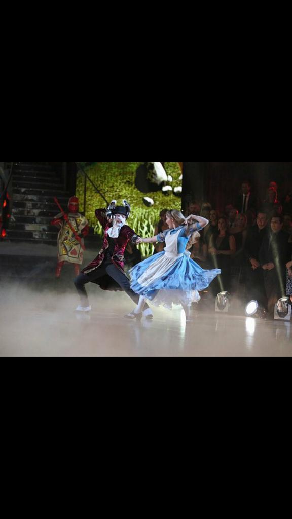 IntroWillow13's tweet photo. Tb to 1 year ago when @WillowShields danced as Alice on Dancing With The Stars! This was one of my favorite dances! https://t.co/3FLx5z1hbQ