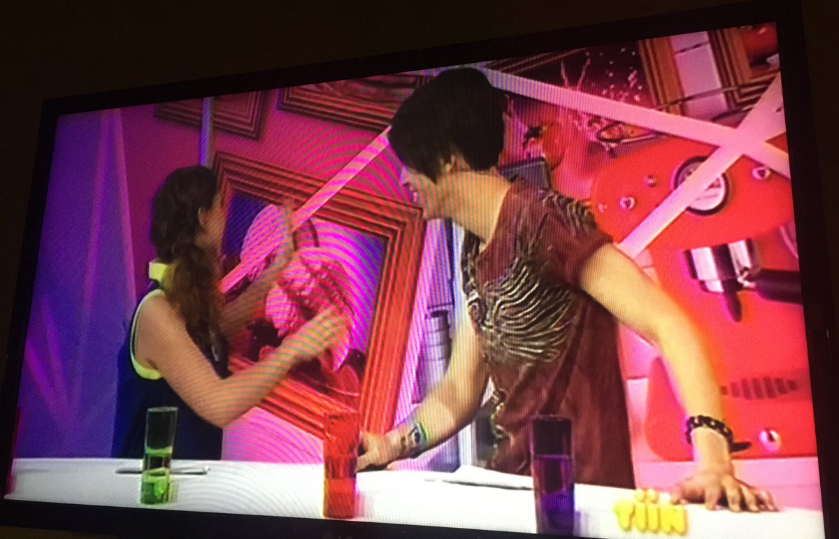 Nick02Angels's tweet photo. @OscarBurgosJr !! @TiinMagazine 😁😁ya viendo a oscar !! En el mejor programa #tiinmagazine https://t.co/yiYPSj4YyM