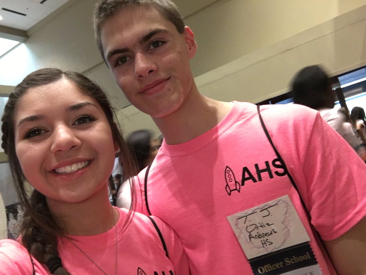 Abbyf161's tweet photo. Had such a great time at State with really awesome people. 😊 #leadforever https://t.co/POaSn2LToL