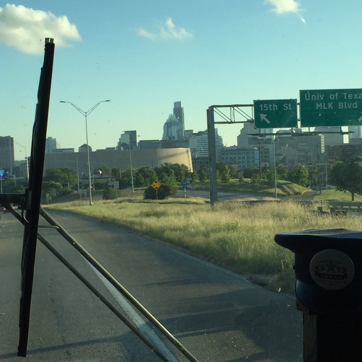 CoolestStuffTX's tweet photo. Wassup #Austin!  #flexyourtex #traffic #punchthecityplannerintheballs https://t.co/JUcU8SDG0r