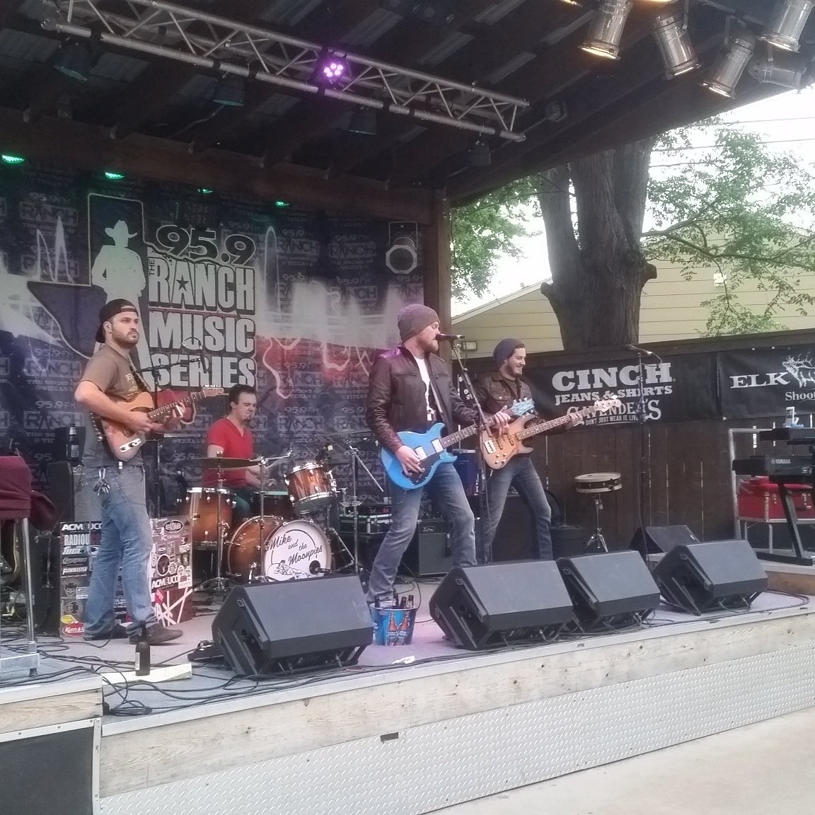 959theranch's tweet photo. #RanchMusicSeries is full steam ahead with @CAB_Music kickin' things off! FREE SHOW so bring it Fort Worth! https://t.co/apbvFhdMXV