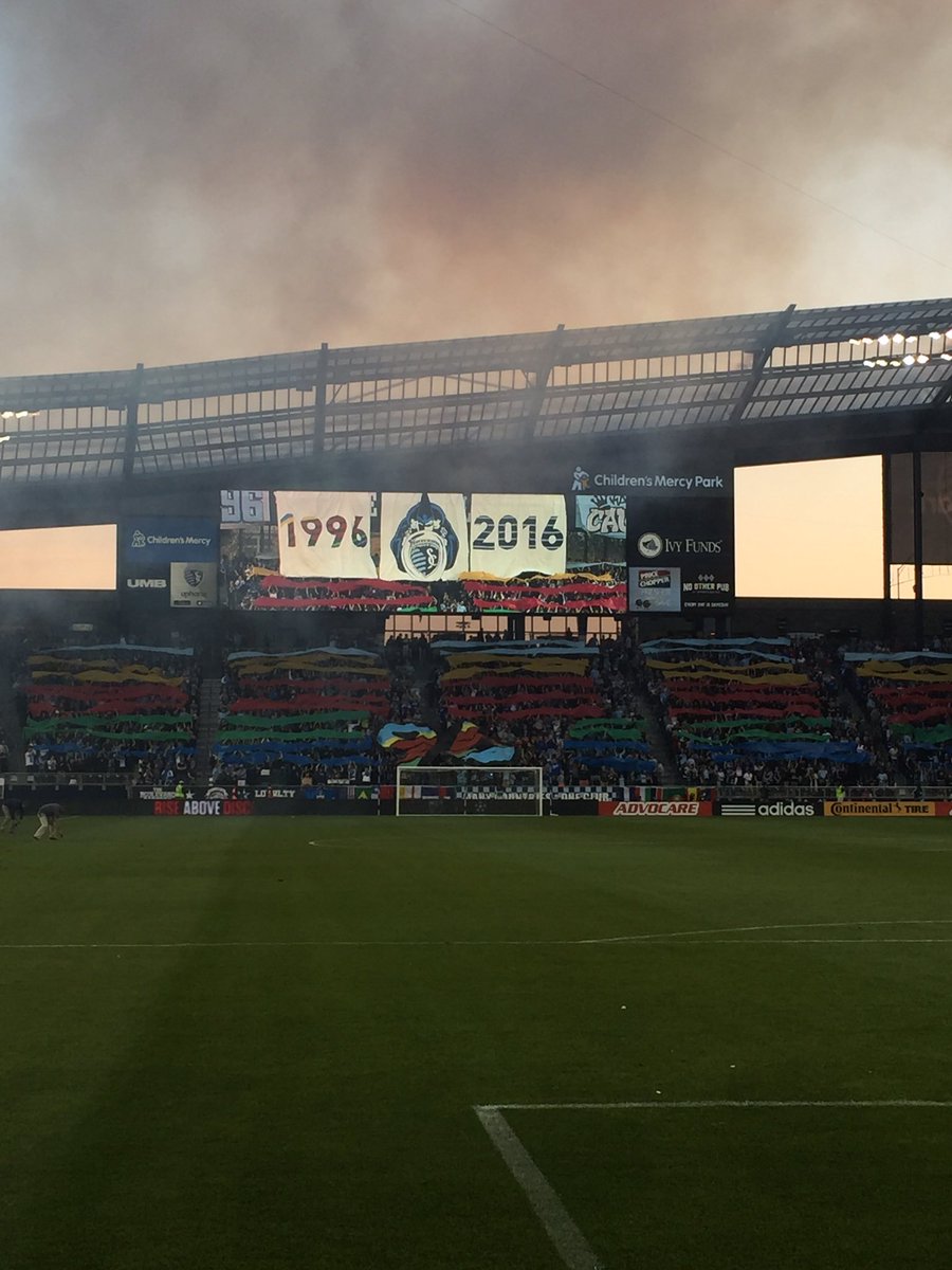 mrszimmerbun's tweet photo. Looking sharp, @SouthStandSC! #SKCvCOL #Wiz #KC96 https://t.co/oEuqigIo7p