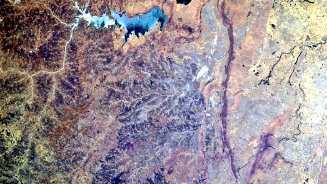 Earnse_Shop's tweet photo. Getting images back from intnatl space station. Ss pic of India. #JPShorns https://t.co/7ji4taKrVf