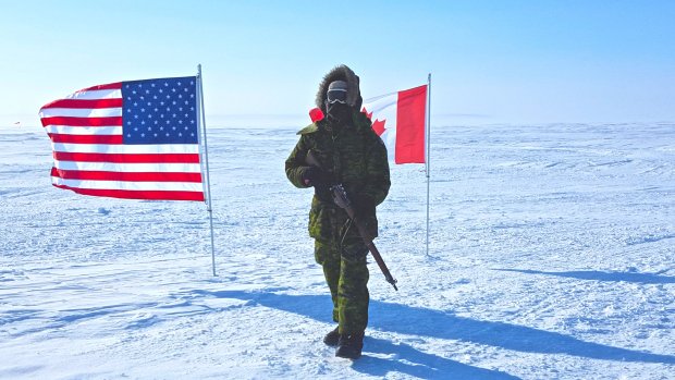 CanadianArmy's tweet image. Shared via @CBCNorth - Canadian, U.S. troops share knowledge at Arctic military operation: ow.ly/10DhTs