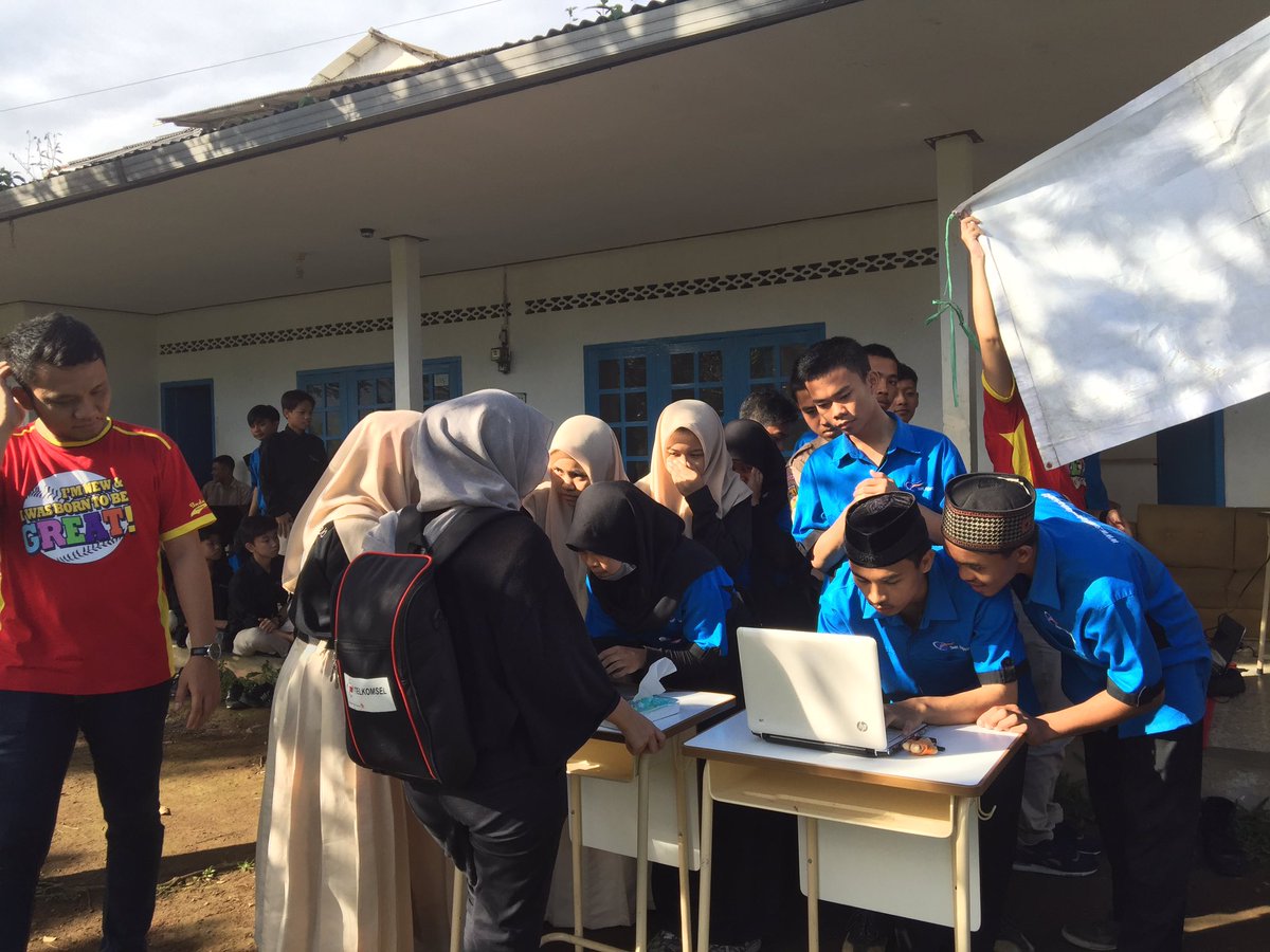 PuolProject's tweet photo. Saat ini teman teman dari SMK Fajar Utama sedang melakukan registerasi sebelum sesi dimulai #FutureHeroT5el https://t.co/igTmxMHUYS