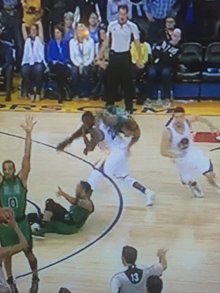 CfA0Lm_WIAAr2cZ.jpg:large