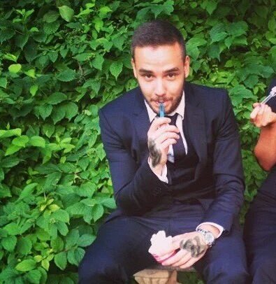 ljpicts's tweet photo. Precious Liam eating https://t.co/dnm8qCmEPY