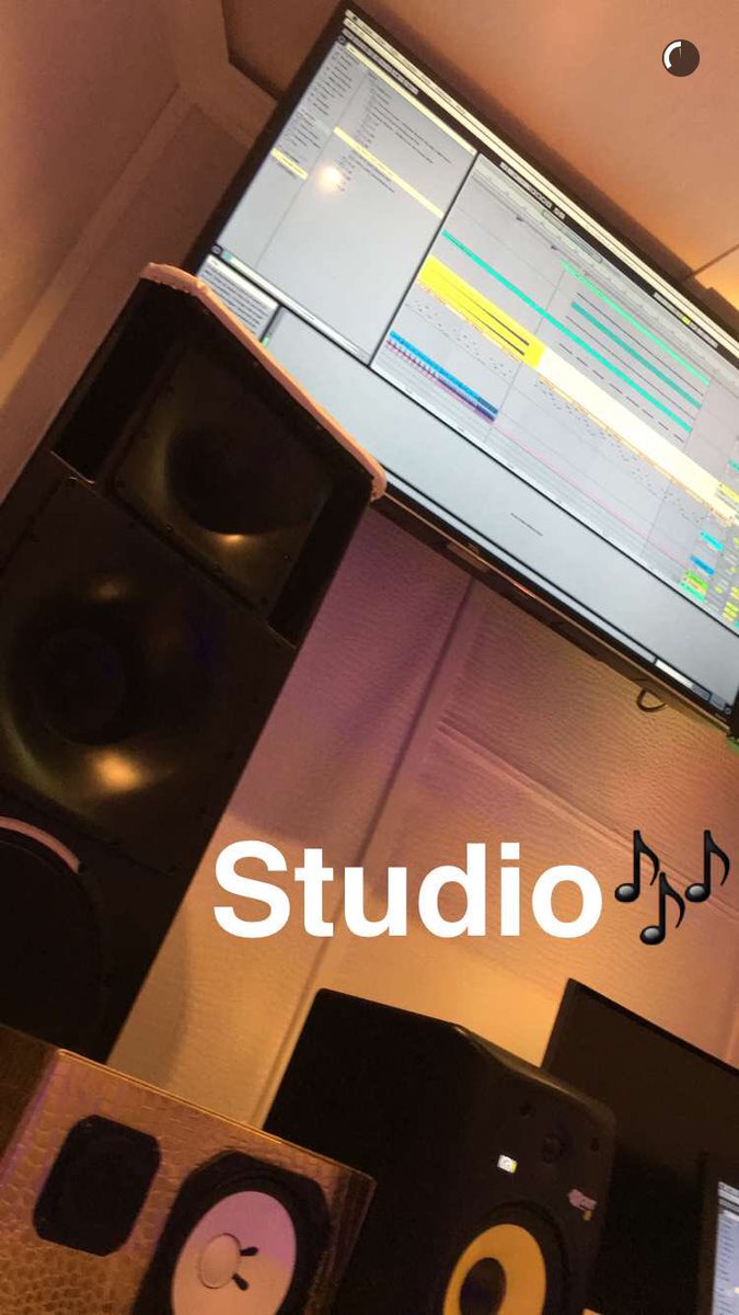 AddictiveChris's tweet image. COLLINS UPDATE:

Crawford is back in the studio, creating more stuff for us 🎶
@CrawfordCollins