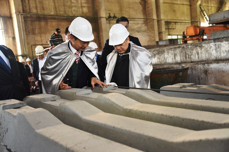 УИХ-ын дарга З.Энхболд Төмөр бетон дэрний үйлдвэрийн үйл ажиллагаатай танилцав open.parliament.mn/content/8890.h…