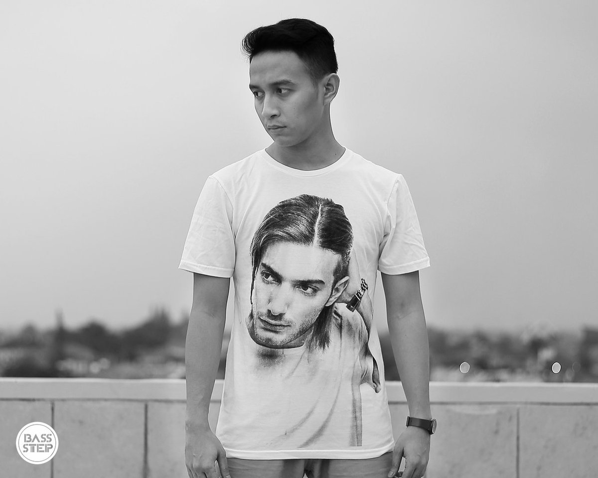 ALESSO FOREVER IN WHITE | IDR 110k (exclude shipping cost) | S, M, L, XL, XXL | LINE: line.me/ti/p/%40bassst…