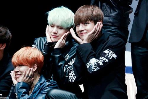 soloceci's tweet photo. @lBTS_twt wow!!  Thanks for follow me ›_‹ loves for you yasss 💚💜💚💚 thanksssss yasss https://t.co/I9gvCyMZHo