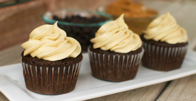 Chocolate Cupcakes with Peanut Butter Frosting buff.ly/1MHbRyy #chocolate #cupcakes #peanutbutter #dessert