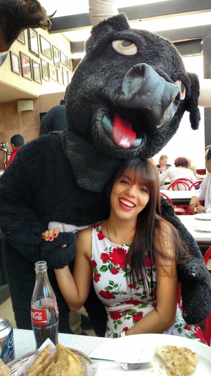 Eunice_Ambriz's tweet photo. Quiero volver, volver volver... 🎤 #PanteónTaurino https://t.co/S9QScEsbYO