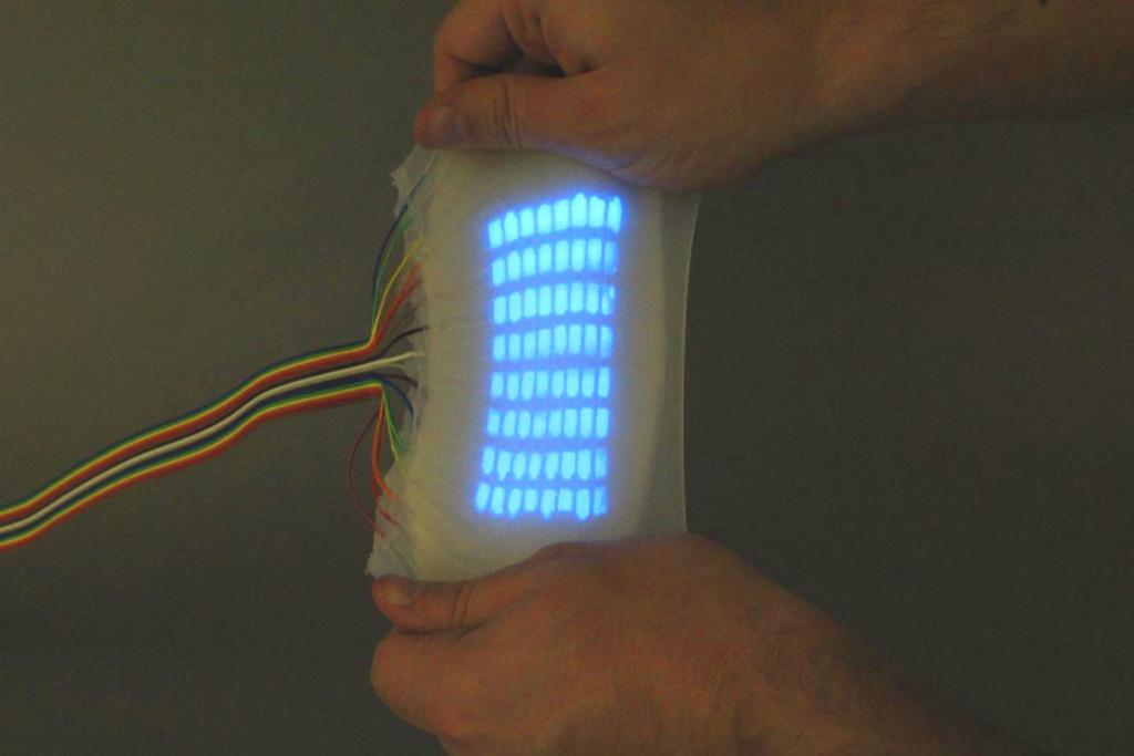ForbesTech's tweet photo. This stretchy color-changing material inspired by octopodes could help create "soft robots" https://t.co/kYUqk21zw9 https://t.co/ImIXz8ZrIg