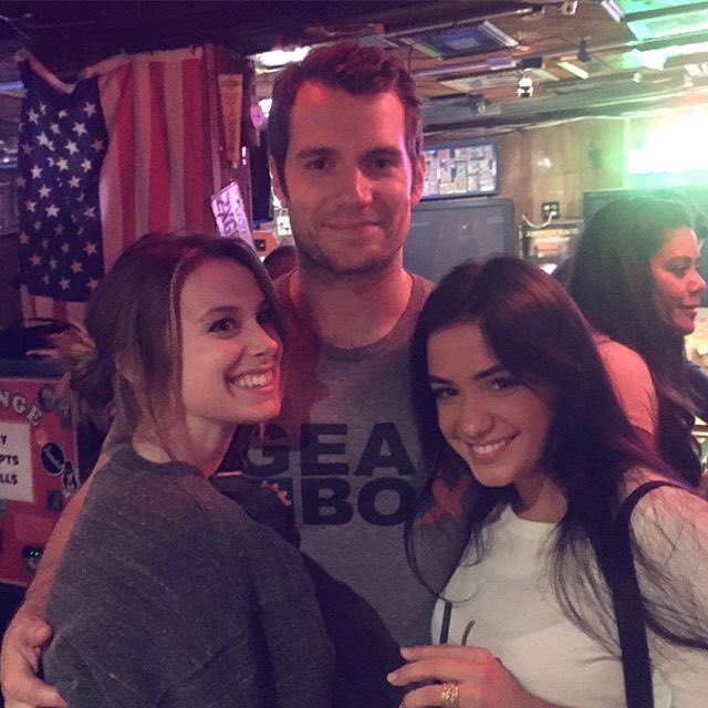 HenryCavillNews's tweet photo. This pic won't make you jealous of @CarlySimmons. Not at all. https://t.co/dXogQmwqtf Thanks LA! #HenryCavill 💫 https://t.co/sm9wUkxsDX