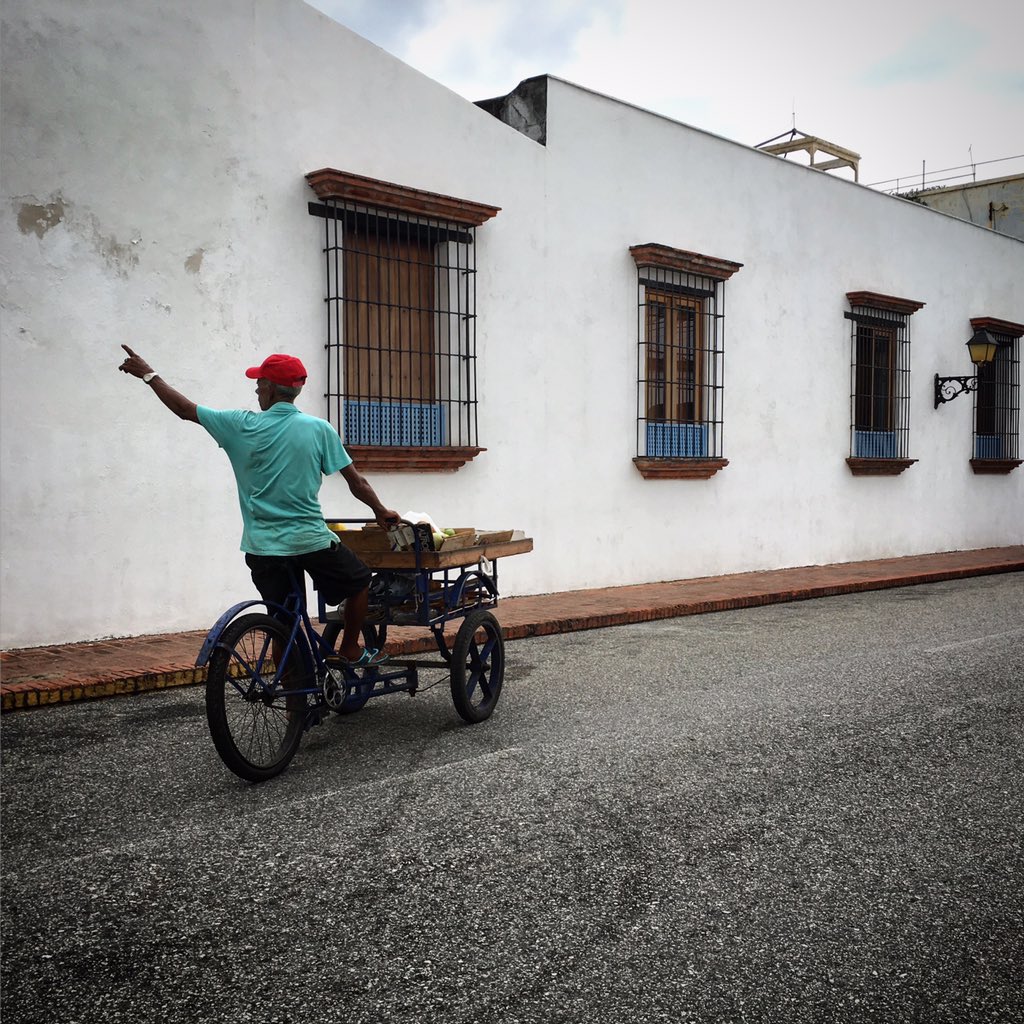 blair_loup's tweet photo. Look at this man go selling his mangoes. I'm in @GoDomRep! Follow along at @biteandbooze! #dominicaneats https://t.co/hrTUcNl5C8
