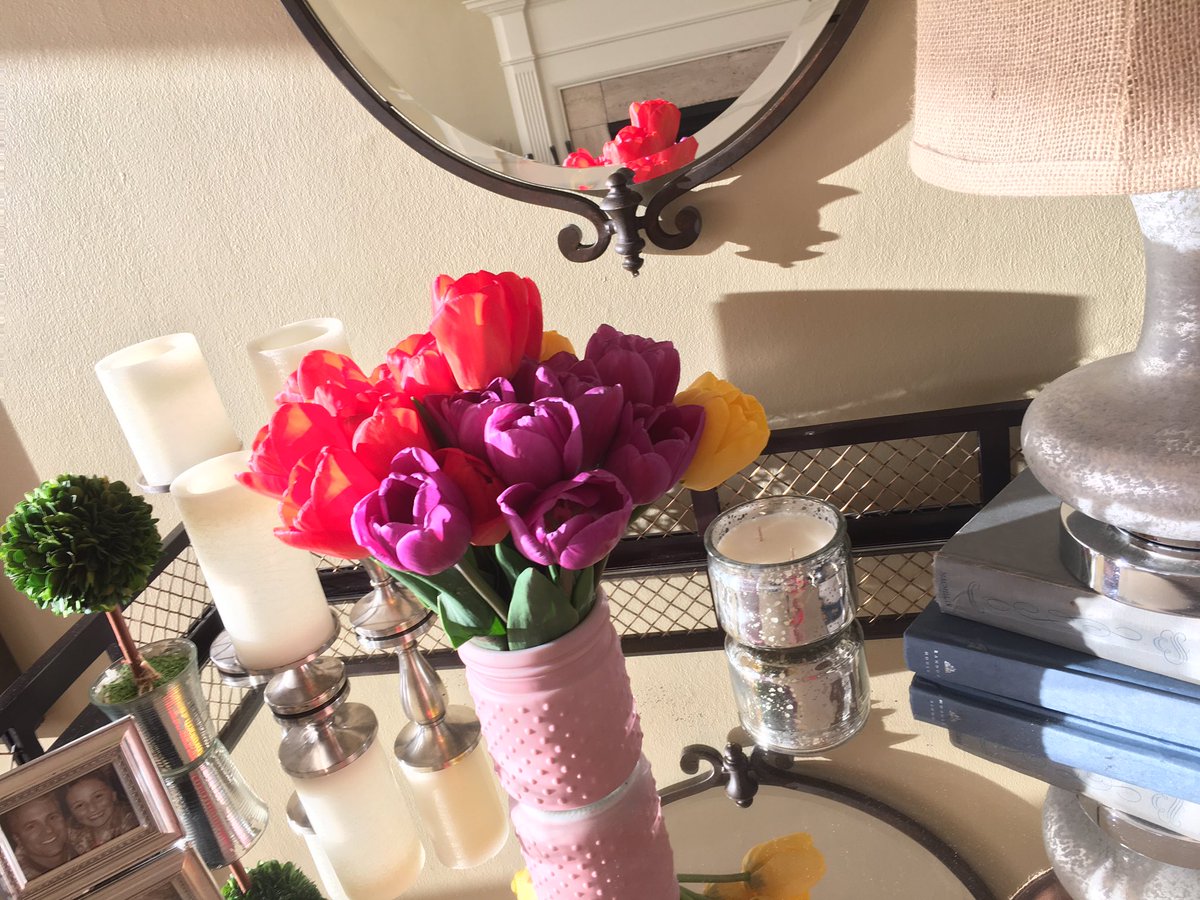 ErinMayovsky's tweet photo. What a difference a few flowers can make! #happyTips #BeYouByDesign @seattlerefined @Safeway https://t.co/xByMd2Su1z